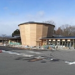 270px-Michinoeki_nasukogen_yuai_no_mori[1].jpg